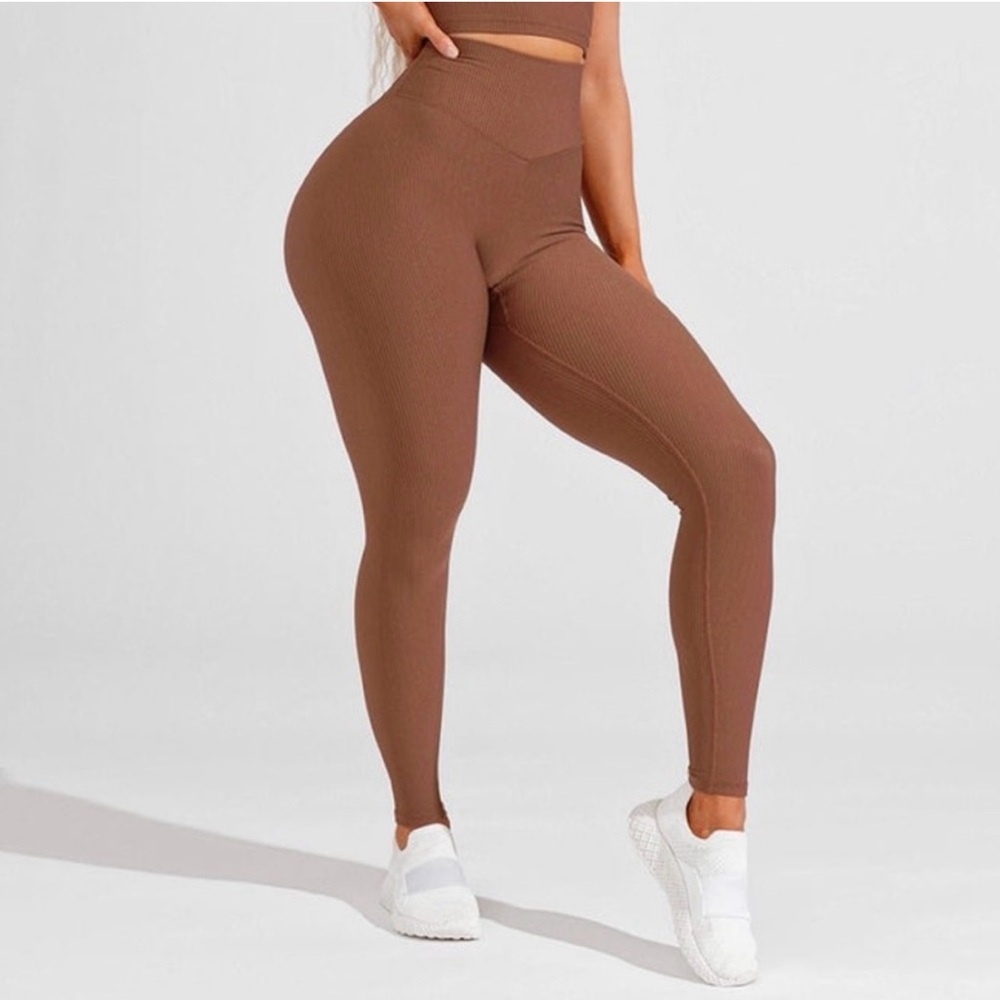 BuffBunny Ribbed Material Girl Leggings in Oak